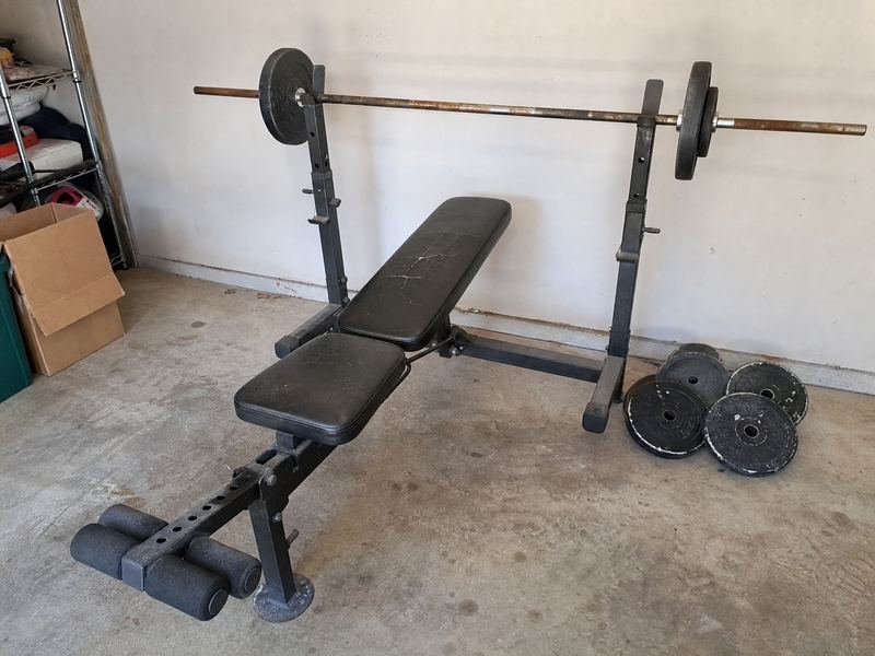 Weight bench and 40kg plates