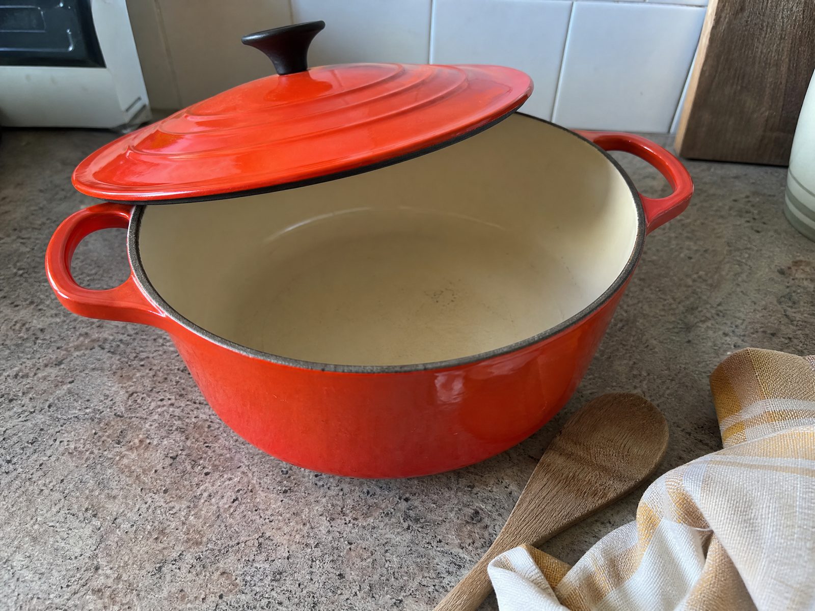Le Creuset casserole dish 26cm