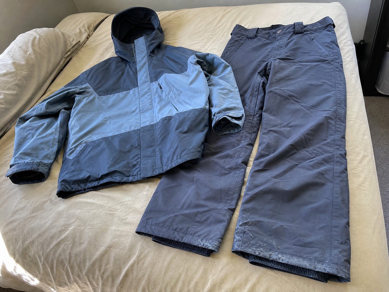 Ski jacket and pants set