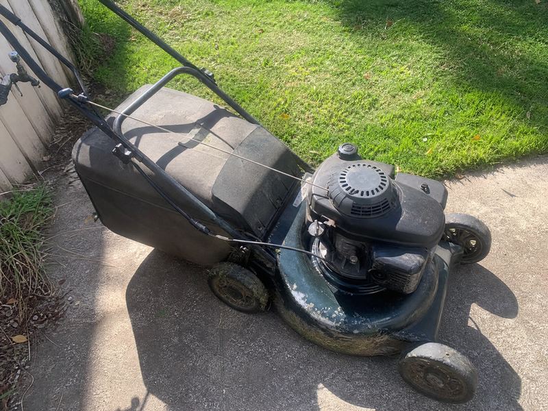 Lawn mower, petrol