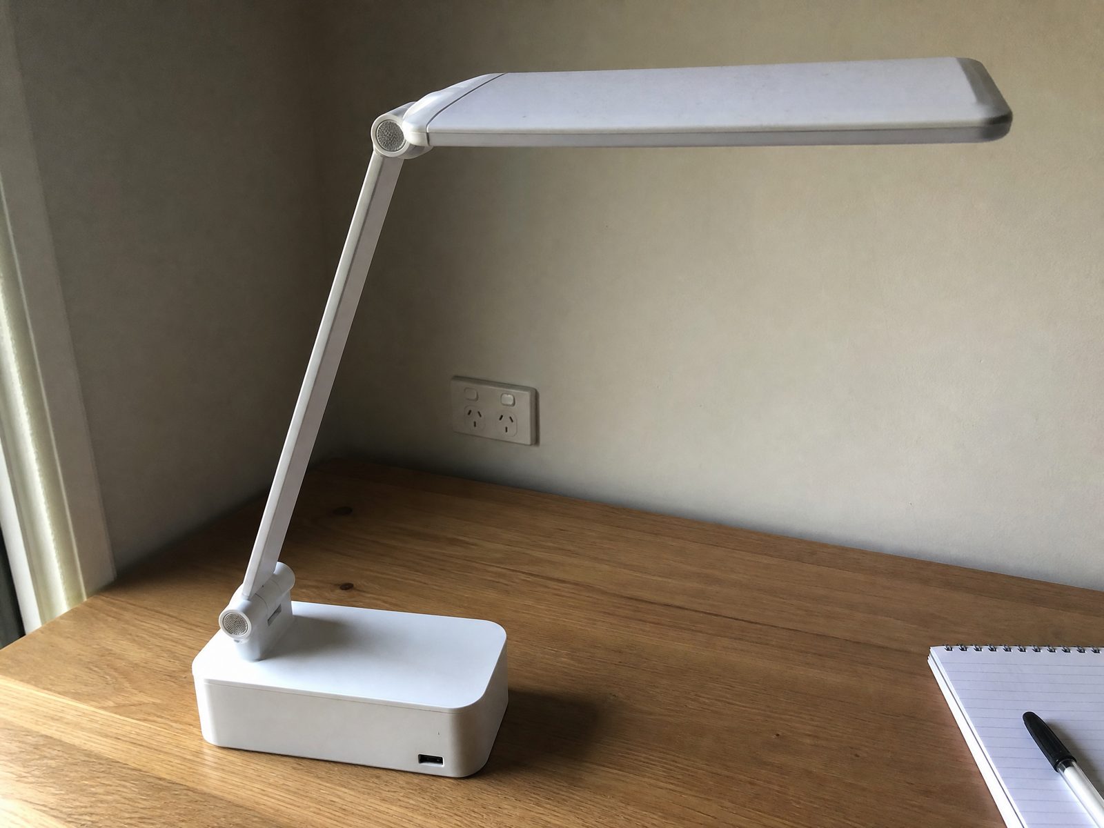 Desk lamp, adjustable LED